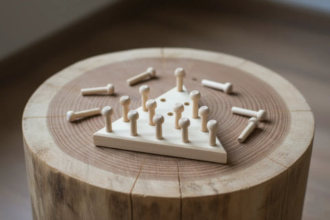 6 x 30 mm mediniai grybo formos ašiniai kaišteliai, naudojami mediniuose žaidimuose ir dėlionėse