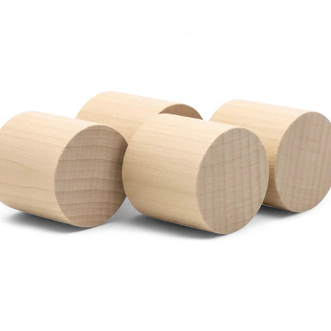 keturi 60 × 40 mm mediniai cilindrai