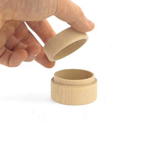 Atidaryta 50 x 37 mm apvali medinė smulkmenų dėžutė